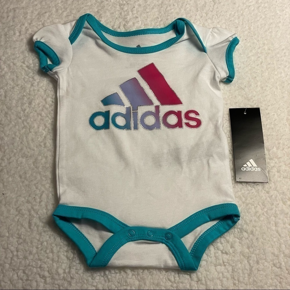 𝅺✅2x Host Pick✅ Adidas Set of 2 Onesies, 3M - Picture 3 of 12